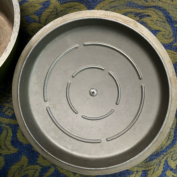 Vintage avocado Montgomery Ward Best Cast Aluminum Sauce Pan w/Lid, wood handle. - Picture 4 of 10